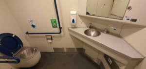 Záchod ve voze Bhmpz 228