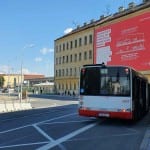 Zastávka autobusů a Dolním nádraží v Brně