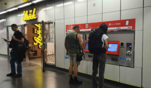 Přístup na nádraží z metra Südtiroler Platz - Hauptbahnhof