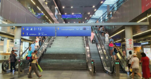 Přístup na nádraží z metra Südtiroler Platz - Hauptbahnhof