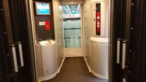 Průchod mezi vozy RailJet