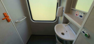 Záchod ve voze Aee 145