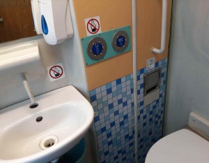 Záchod ve vlaku Bee 238