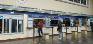 Služby a obchody na nádraží v Chebu