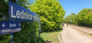 Železniční zastávka Lednice - rybníky