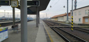 2. nástupiště u koleje 8 na nádraží ve Svinově