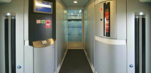 Dveře vozu RailJet Bmpz 891 jak je záchod