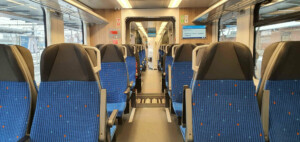 Ulička mezi sedadly ve voze RegioPanter 651