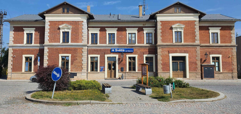 Příjezd na nádraží Světlá nad Sázavou