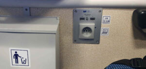 Motorový vůz ČD 842, oddíl se sedadly