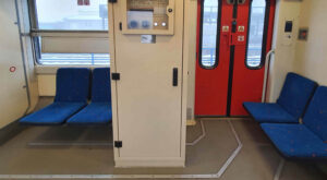 Oddíl pro kola a kočárky ve voze řady 842 ČD