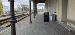 U hulínského 2.nástupiště jsou koleje 1a, 1b, 2 a 3.