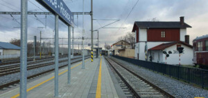 Pardubice-Rosice nad Labem, nástupiště u 1. koleje