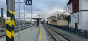Pardubice-Rosice nad Labem, nástupiště u 1. koleje