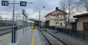 Pardubice-Rosice nad Labem, nástupiště u 1. koleje