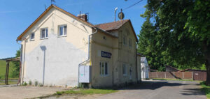Cesta a parkování u nádraží v Slavičíně