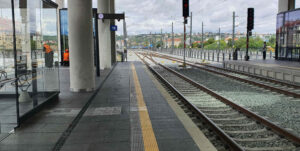 Nádraží Praha-Bubny, nástupiště u 1. koleje