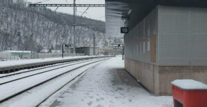 Vlaková zastávka Bílovice nad Svitavou, nástupiště směr Brno