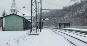 Vlaková zastávka Bílovice nad Svitavou, nástupiště směr Brno