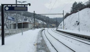 Zastávka Bílovice nad Svitavou, nástupiště u 2. koleje