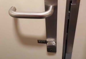 Dveře od záchodu ve voze Arriva 845