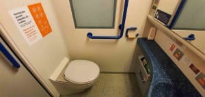 Záchod ve vlaku Leo LE 846