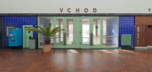Čekárna, pokladna a záchody na nádraží v Poděbradech