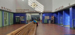 Čekárna, pokladna a záchody na nádraží v Poděbradech