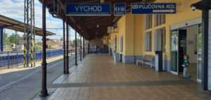 Čekárna a pokladna na železničním nádraží Tábor