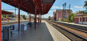 Nádraží ve Veselí nad Lužnicí. Nástupiště u koleje 2