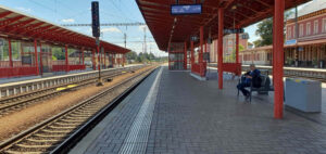 Veselí nad Lužnicí, nástupiště na nádraží u koleje 3