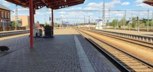 Veselí nad Lužnicí, nástupiště na nádraží u koleje 3