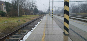 Kojetín, nástupiště 1 L (vlevo) směr Kroměříž