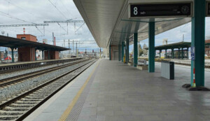 Pardubice hlavní nádraží, 2. nástupiště, kolej 8