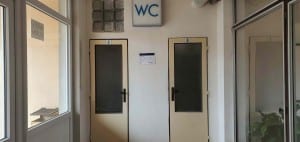 Záchody na nádraží Ostrov nad Oslavou