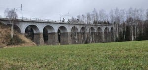 Železniční viadukt u Sazomína