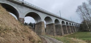 Železniční viadukt u Sazomína