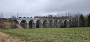 Železniční viadukt u Sazomína