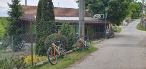 Nádraží v Ořechově a hospoda Na hrázi Ronov