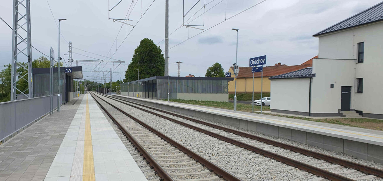 Železniční zastávka Ořechov