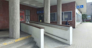 Hlavní vstup na nádraží v Prostějově