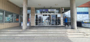 Hlavní vstup na nádraží v Prostějově