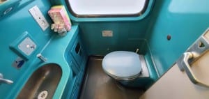 Záchod ve voze Bpmz 20-91
