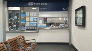 Čekárna, záchody a pokladna na nádraží Praha-Zahradní město
