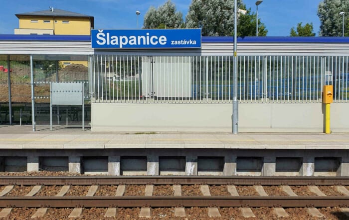 Přístřešek u 2. koleje ve Šlapanicích na zastávce
