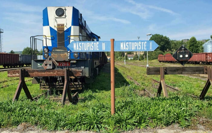 Jak se vyznat na nádraží v Okříškách