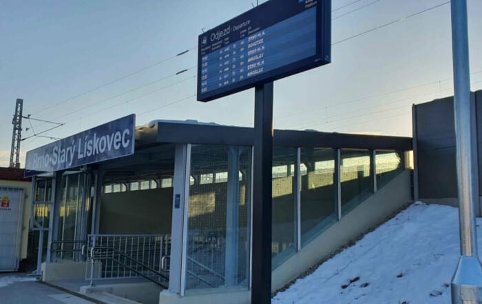 Příchod na zastávku Starý Lískovec