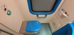 Záchod ve voze Bmpz 61 56 22-70