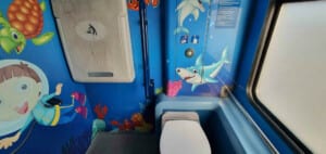 Záchod ve voze ZSSK Bdghmeer 28-70