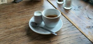 Nádražní restuarace v Nižboru: káva